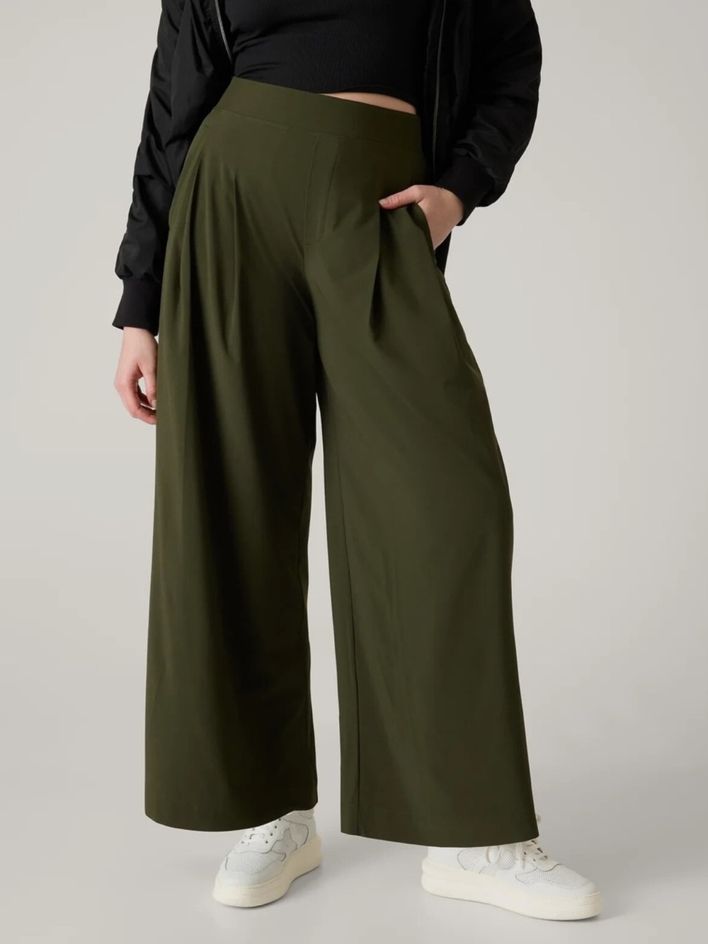Athletes Brooklyn Heights Pleated Wide Leg Pants in Olive/Aspen Green